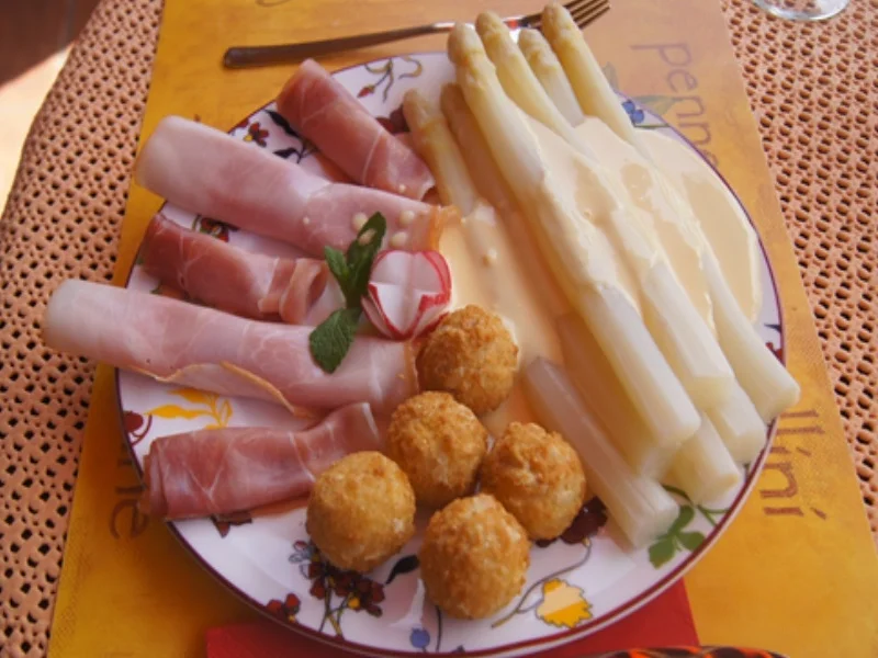 Rezept: Frischer Spargel mit Schinken und Mandelbällchen Bild Nr. 13 Frischer Spargel mit Schinken und Mandelbällchen - Rezept - Bild Nr. 13