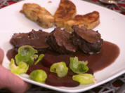 Rinderbäckchen mit Serviettenknödel und Rote Bete Herzen - Rezept - Bild Nr. 2