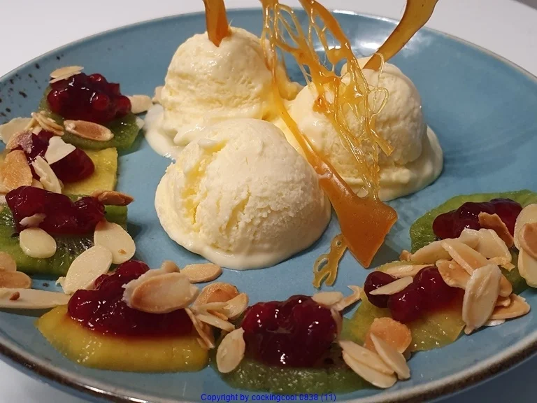 EIS *Vanille* mit Obst und Caramel - Rezept - Bild Nr. 8177