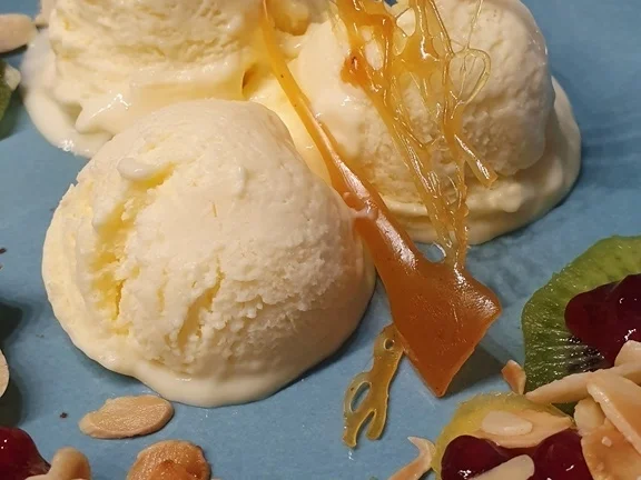 EIS *Vanille* mit Obst und Caramel - Rezept - Bild Nr. 8179