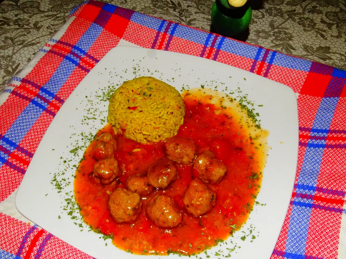 Hackfleischbällchen in Tomatensoße - Rezept - Bild Nr. 8171