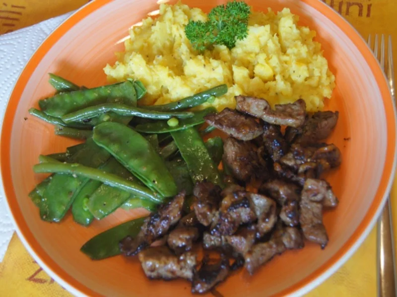 Röstzwiebel-Kalbsleber-Geschnetzeltes mit Sellerie-Kartoffel-Stampf und .... - Rezept - Bild Nr. 2