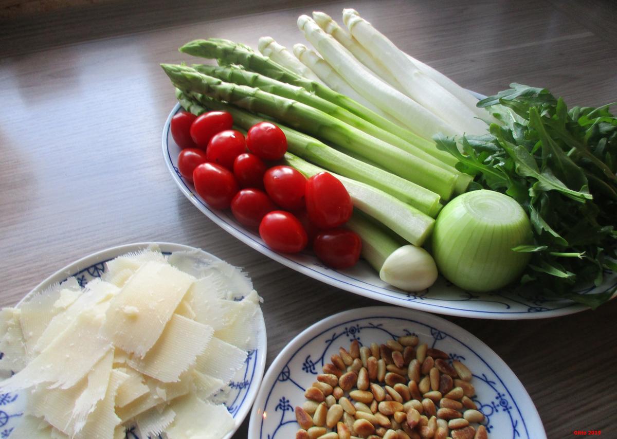 Pasta mit gebratenem Spargel und diversen Begleitern - Rezept - Bild Nr. 8179