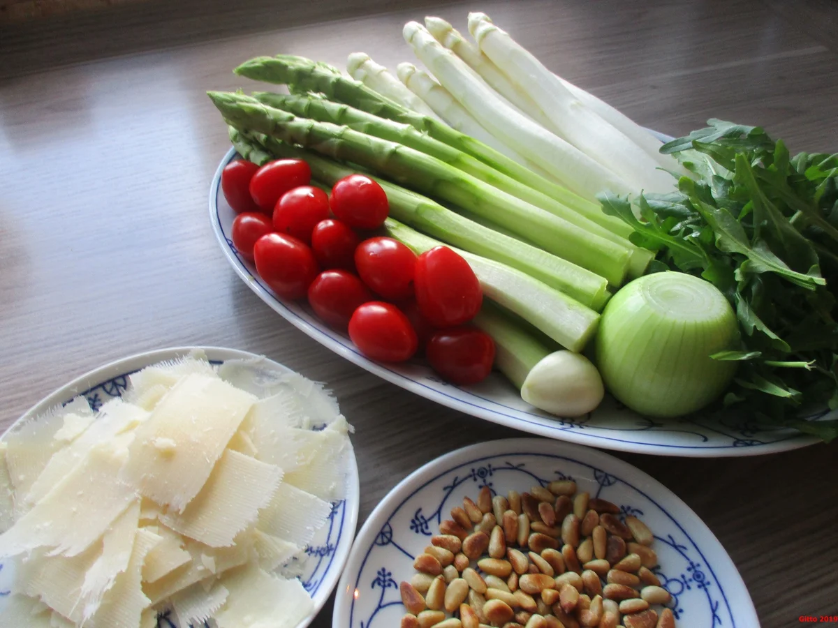Pasta mit gebratenem Spargel und diversen Begleitern - Rezept - Bild Nr. 8179