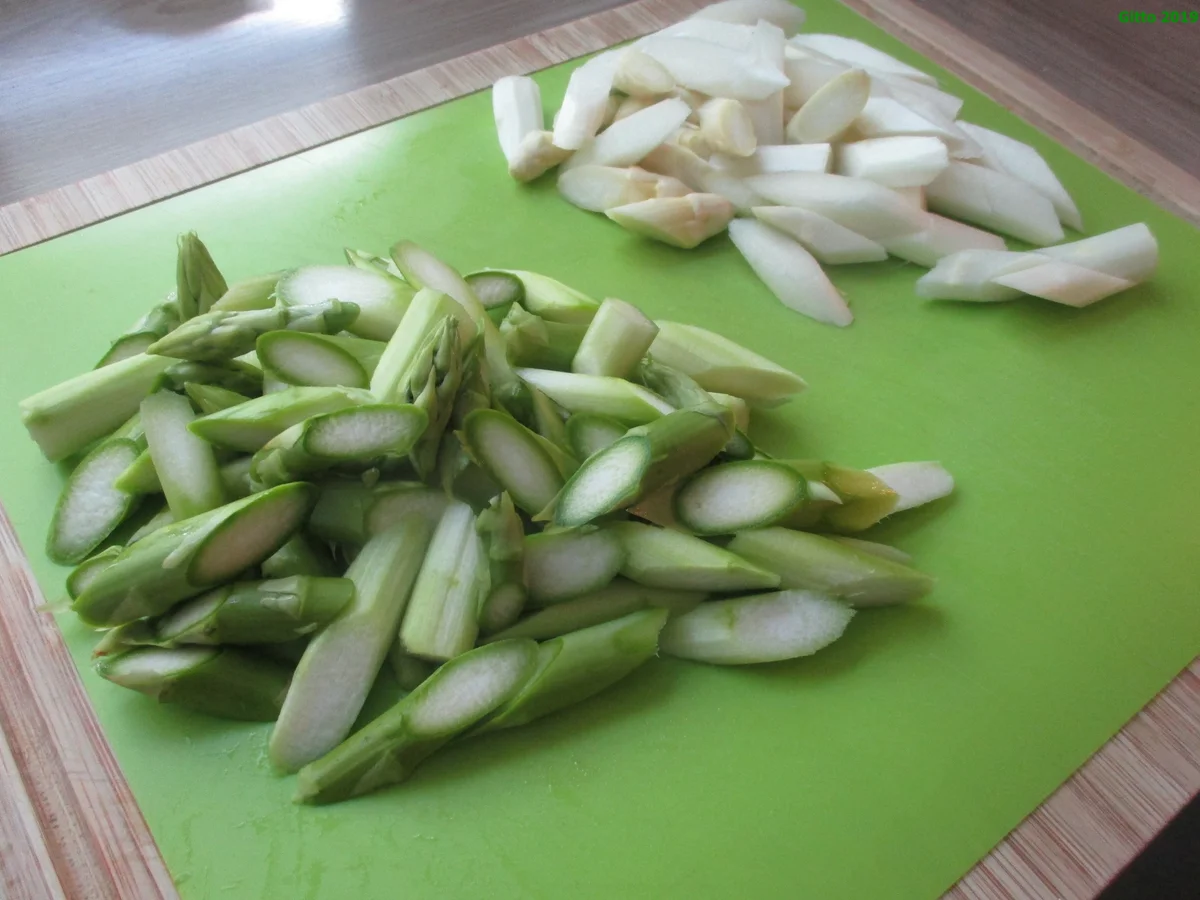 Pasta mit gebratenem Spargel und diversen Begleitern - Rezept - Bild Nr. 8181