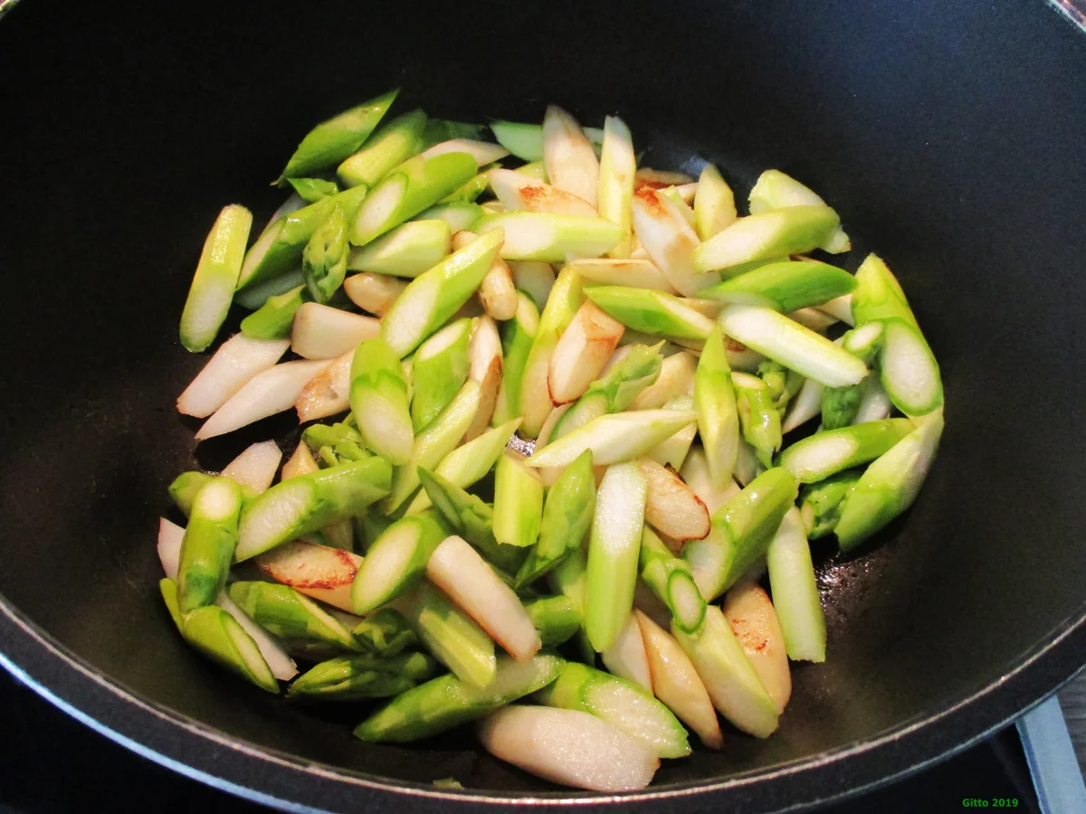 Pasta mit gebratenem Spargel und diversen Begleitern - Rezept - Bild Nr. 8182