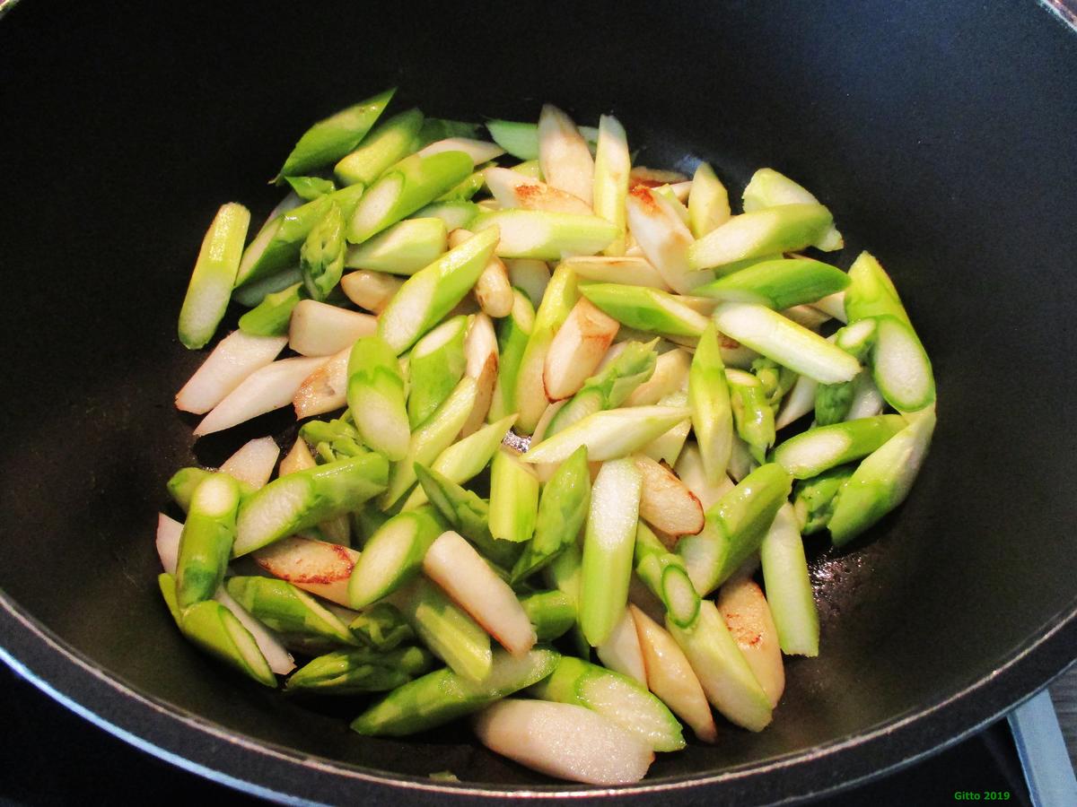 Pasta mit gebratenem Spargel und diversen Begleitern - einfach - von Gitto
