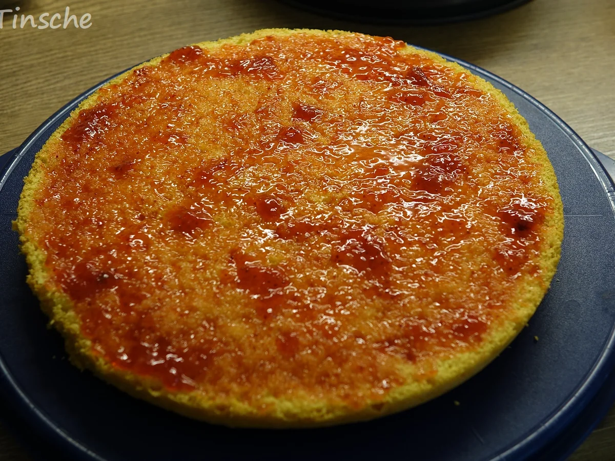 Rezept: Erdbeer-Sahne-Schmand-Torte Bild Nr. 8179 Erdbeer-Sahne-Schmand-Torte - Rezept - Bild Nr. 8179