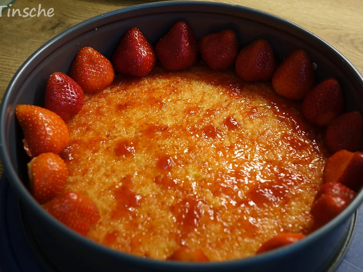 Rezept: Erdbeer-Sahne-Schmand-Torte Bild Nr. 8180 Erdbeer-Sahne-Schmand-Torte - Rezept - Bild Nr. 8180