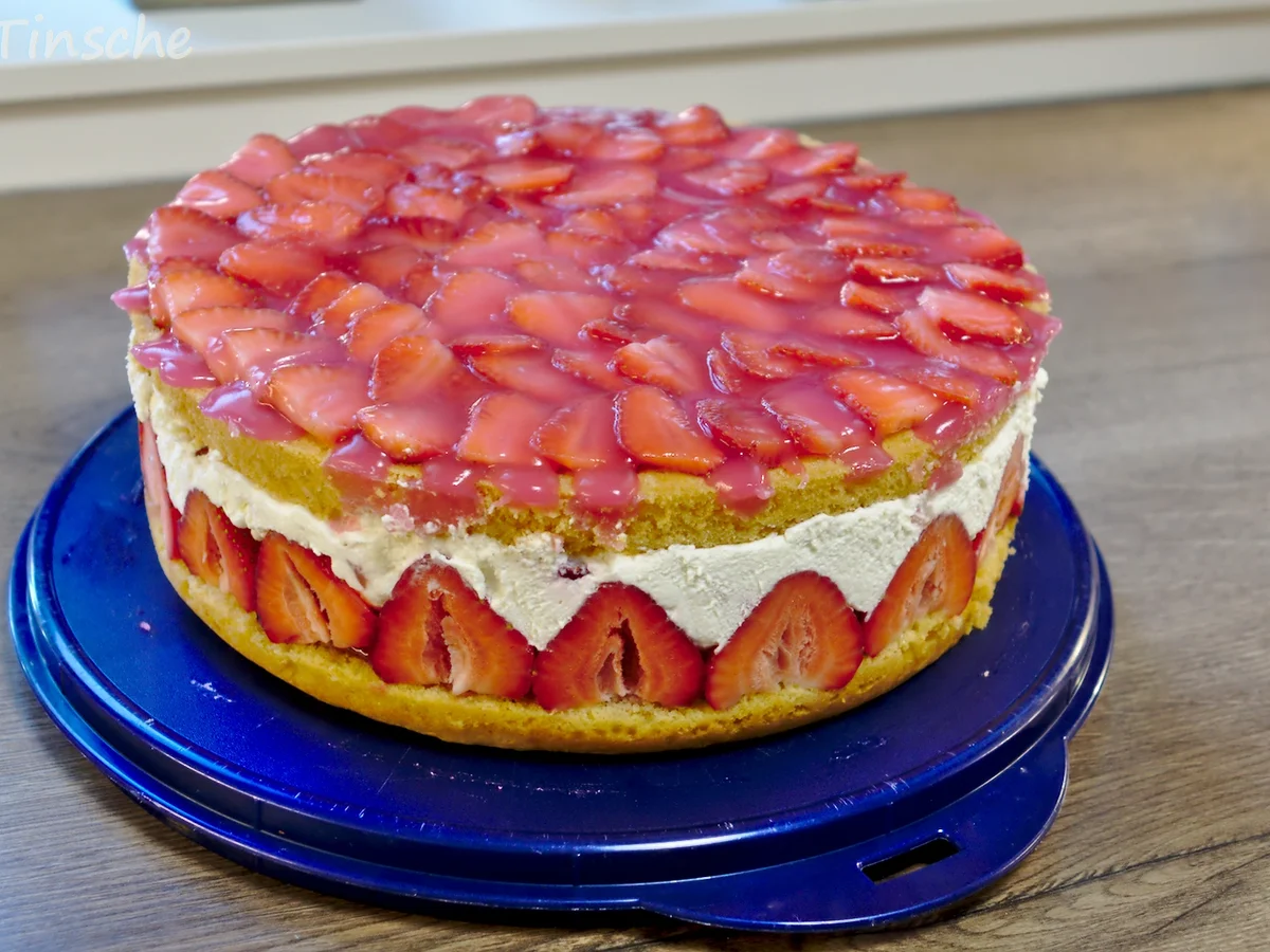 Rezept: Erdbeer-Sahne-Schmand-Torte Bild Nr. 8185 Erdbeer-Sahne-Schmand-Torte - Rezept - Bild Nr. 8185