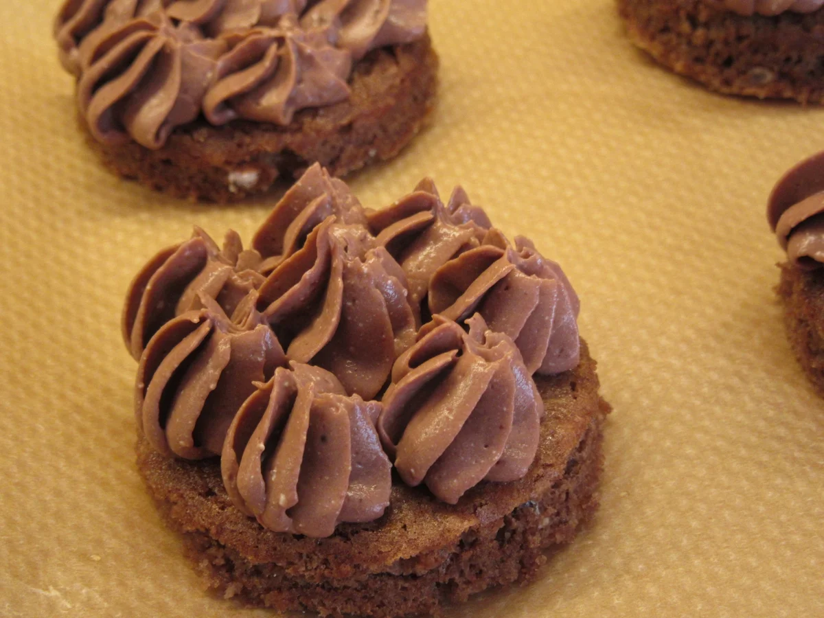 Rezept: Dessert: Schokotörtchen mit Erdbeeren Bild Nr. 8188 Dessert: Schokotörtchen mit Erdbeeren - Rezept - Bild Nr. 8188