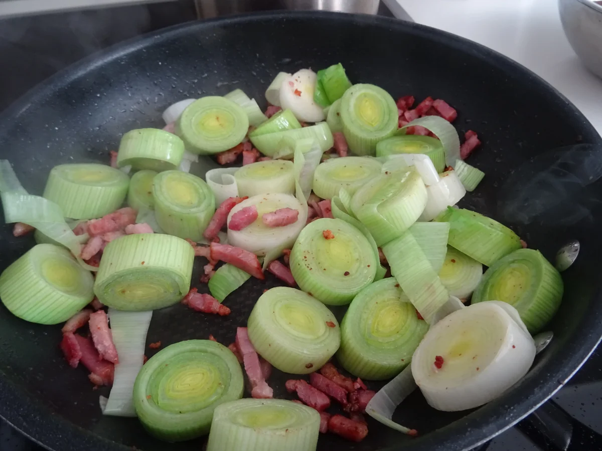 Rezept: Kabeljau in Senfsoße im Ofen gratiniert, mit gebratenem Speck-Lauch Bild Nr. 8184 Kabeljau in Senfsoße im Ofen gratiniert, mit gebratenem Speck-Lauch - Rezept - Bild Nr. 8184