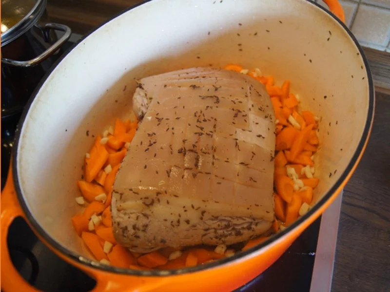 Schinken-Krustenbraten mit Sauce, Spargel und Frühkartoffeln - Rezept - Bild Nr. 8181