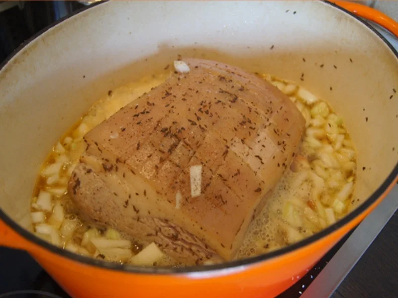 Schinken-Krustenbraten mit Sauce, Spargel und Frühkartoffeln - Rezept - Bild Nr. 8182