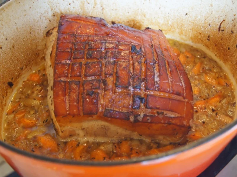 Schinken-Krustenbraten mit Sauce, Spargel und Frühkartoffeln - Rezept - Bild Nr. 8186