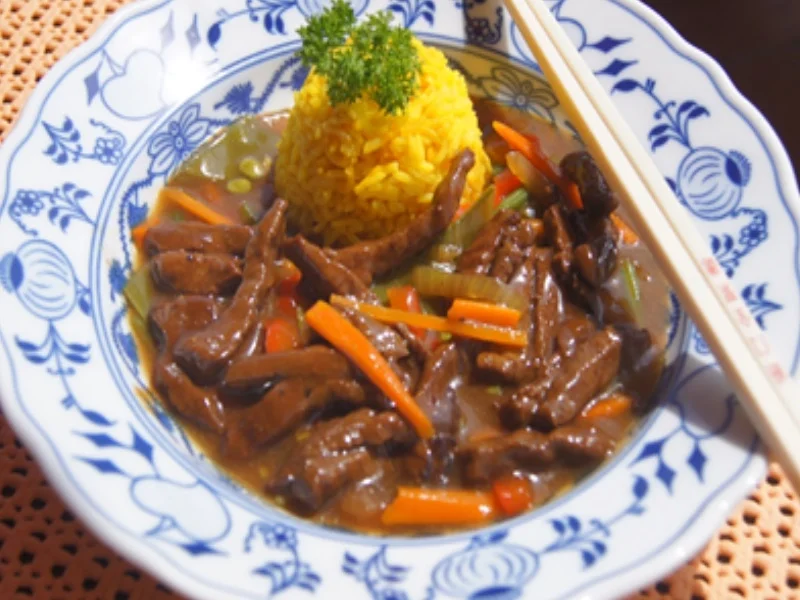 Gebratenes Rindfleisch mit Austernsauce, gemischtes Gemüse und gelber Reis... - Rezept - Bild Nr. 8178