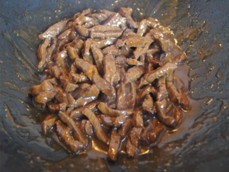 Gebratenes Rindfleisch mit Austernsauce, gemischtes Gemüse und gelber Reis... - Rezept - Bild Nr. 8187