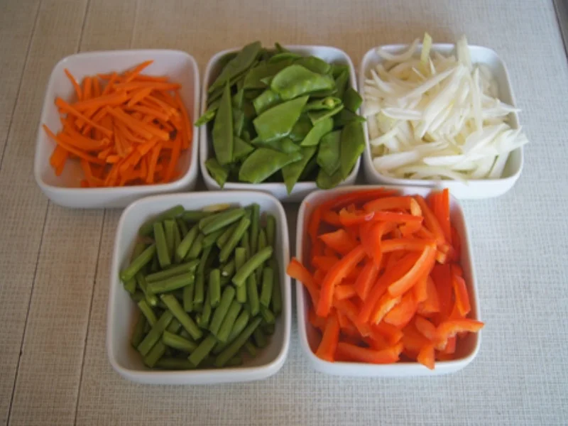 Gebratenes Rindfleisch mit Austernsauce, gemischtes Gemüse und gelber Reis... - Rezept - Bild Nr. 8188