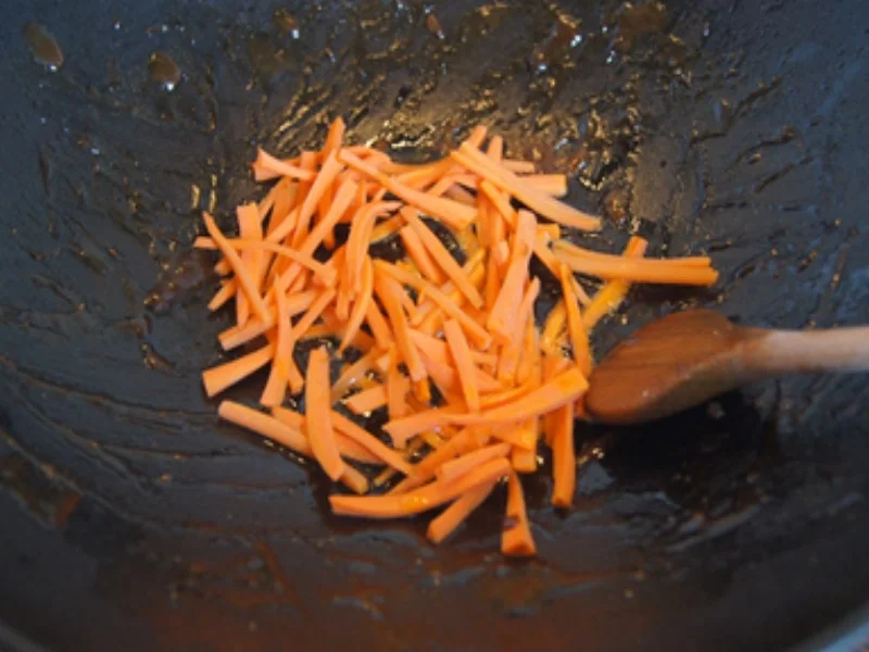 Gebratenes Rindfleisch mit Austernsauce, gemischtes Gemüse und gelber Reis... - Rezept - Bild Nr. 8189