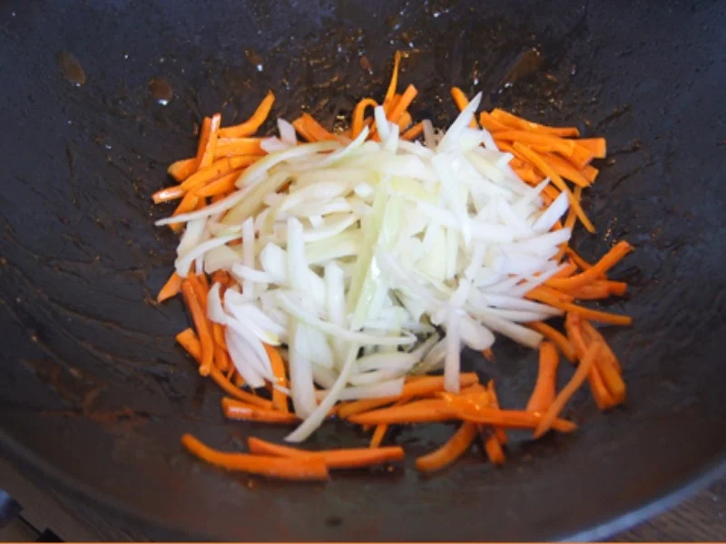 Gebratenes Rindfleisch mit Austernsauce, gemischtes Gemüse und gelber Reis... - Rezept - Bild Nr. 8190