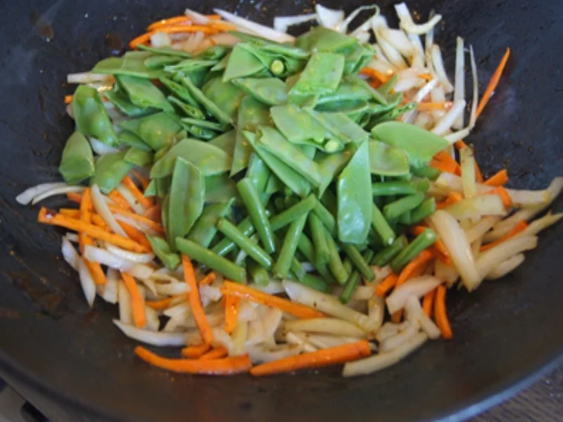 Gebratenes Rindfleisch mit Austernsauce, gemischtes Gemüse und gelber Reis... - Rezept - Bild Nr. 8191