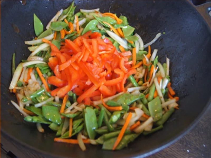 Gebratenes Rindfleisch mit Austernsauce, gemischtes Gemüse und gelber Reis... - Rezept - Bild Nr. 8192