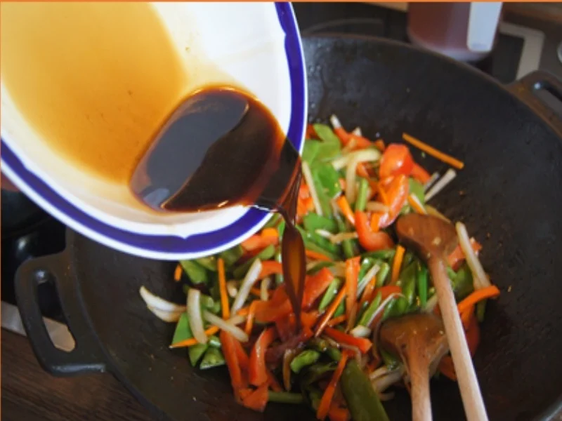 Gebratenes Rindfleisch mit Austernsauce, gemischtes Gemüse und gelber Reis... - Rezept - Bild Nr. 8193