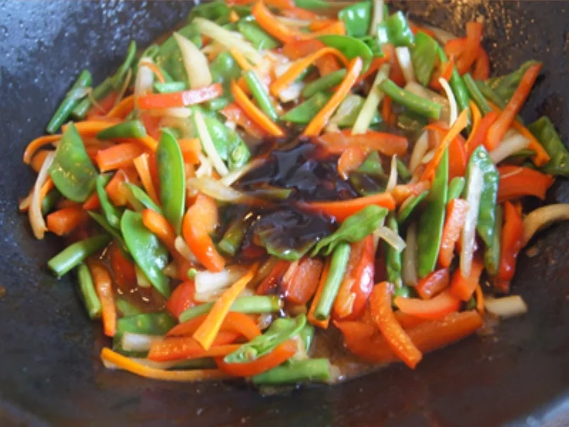 Gebratenes Rindfleisch mit Austernsauce, gemischtes Gemüse und gelber Reis... - Rezept - Bild Nr. 8194