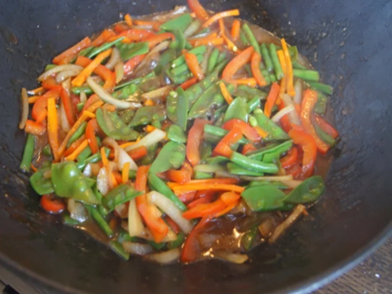 Gebratenes Rindfleisch mit Austernsauce, gemischtes Gemüse und gelber Reis... - Rezept - Bild Nr. 8195