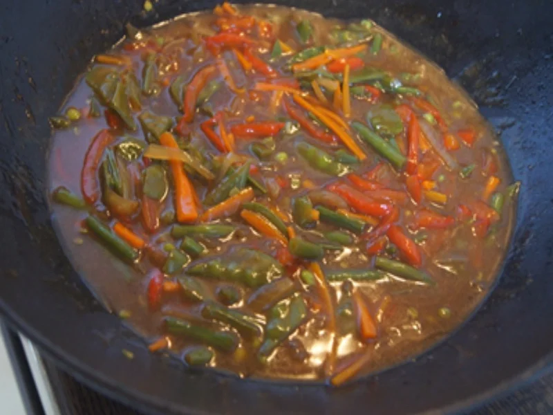 Gebratenes Rindfleisch mit Austernsauce, gemischtes Gemüse und gelber Reis... - Rezept - Bild Nr. 8196