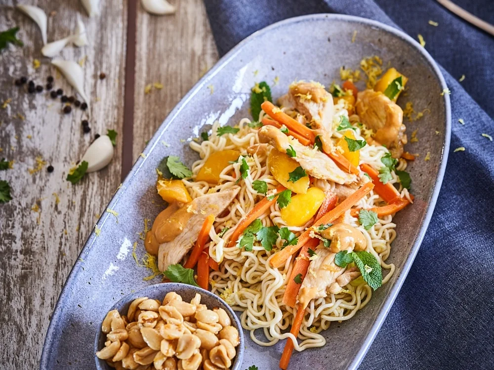 Thai Nudeln mit Mango, Erdnüssen & Saté-Hühnchen á la Stefan Wiertz - Rezept - Bild Nr. 8185