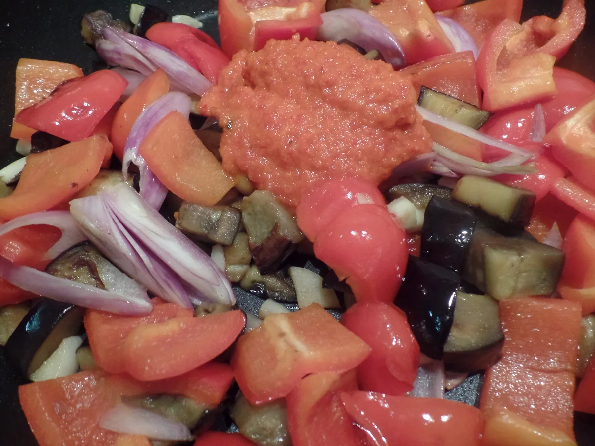 Rezept: Bratwürstchen mit Paprika-Auberginen -Gemüse Bild Nr. 8182 Bratwürstchen mit Paprika-Auberginen -Gemüse - Rezept - Bild Nr. 8182