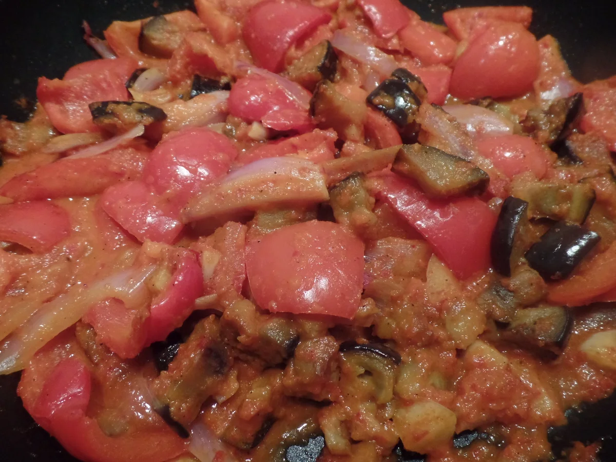 Rezept: Bratwürstchen mit Paprika-Auberginen -Gemüse Bild Nr. 8183 Bratwürstchen mit Paprika-Auberginen -Gemüse - Rezept - Bild Nr. 8183