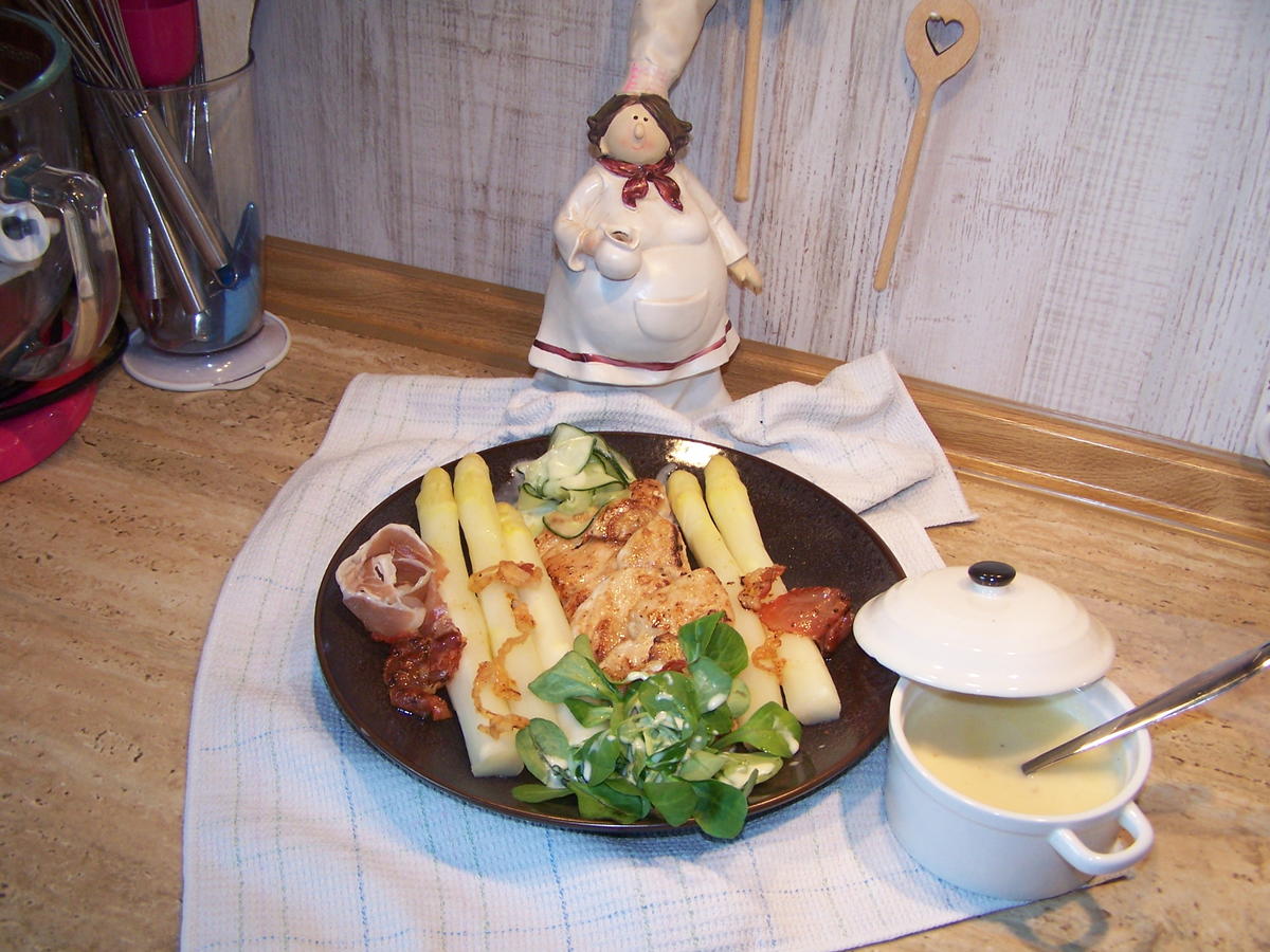 Spargel mit Putenbrust Teile und einem kleinen Salat - Rezept - Bild Nr. 8188