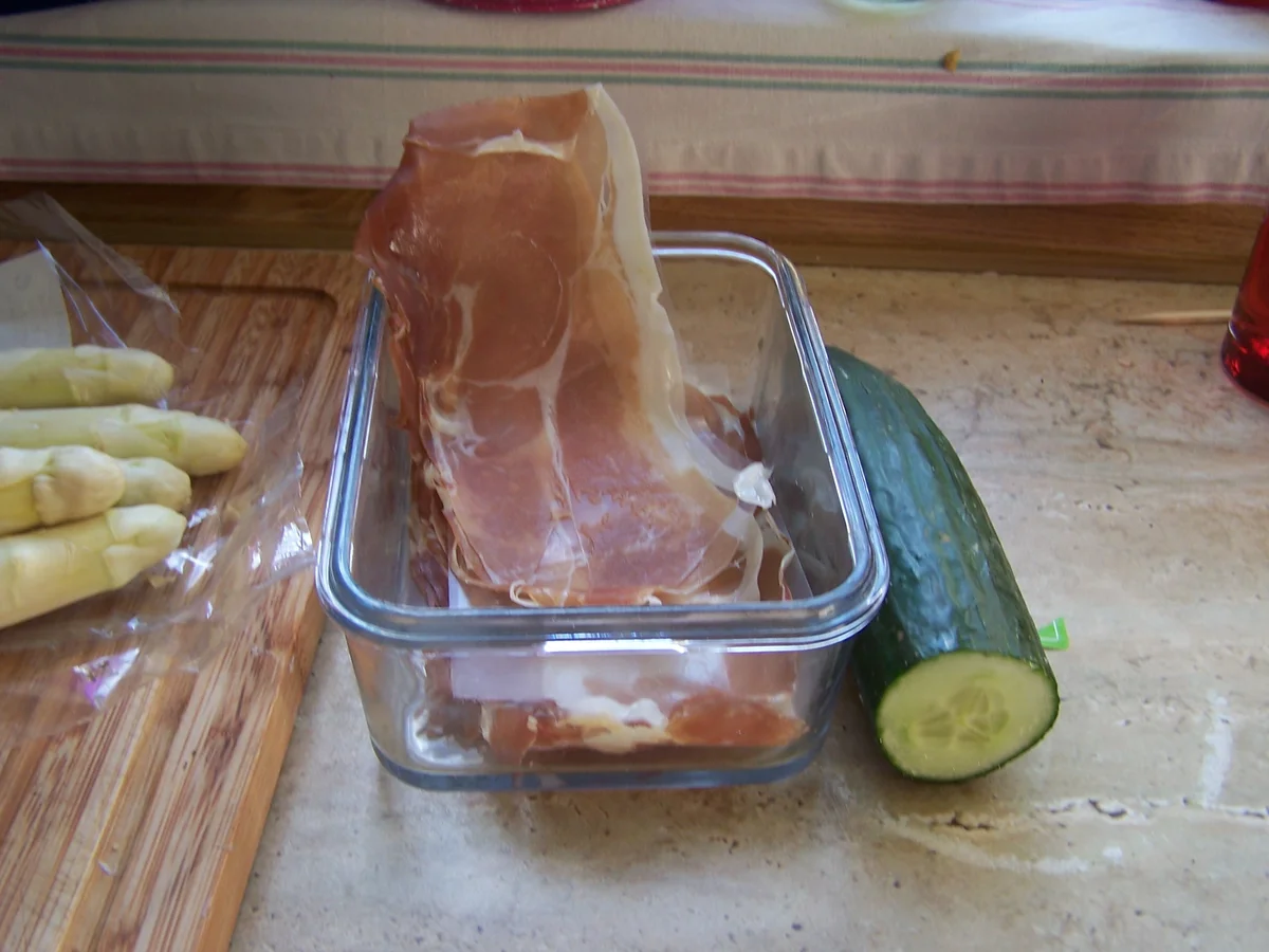 Spargel mit Putenbrust Teile und einem kleinen Salat - Rezept - Bild Nr. 8192