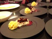 Kabeljauloin mit Roter Bete auf einem Spiegel von Beurre Blanc mit Kaviarperlen - Rezept - Bild Nr. 2