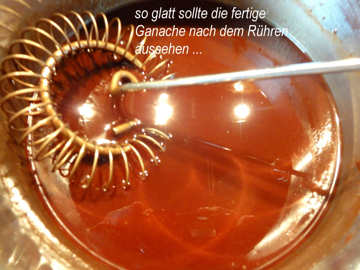 Rezept: Biskuit: BALLTORTE FÜR EINEN FUSSBALL~FAN Bild Nr. 8193 Biskuit: BALLTORTE FÜR EINEN FUSSBALL~FAN - Rezept - Bild Nr. 8193