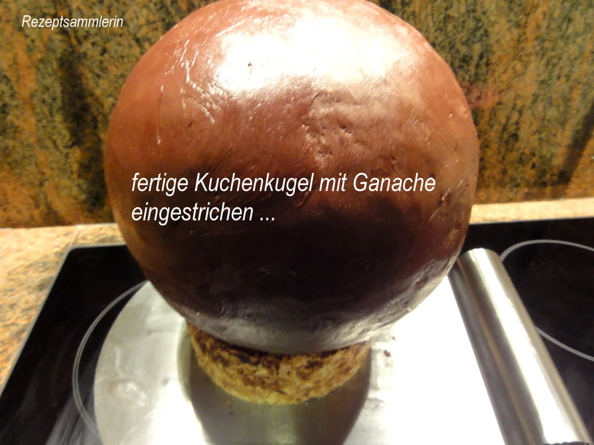 Rezept: Biskuit: BALLTORTE FÜR EINEN FUSSBALL~FAN Bild Nr. 8198 Biskuit: BALLTORTE FÜR EINEN FUSSBALL~FAN - Rezept - Bild Nr. 8198