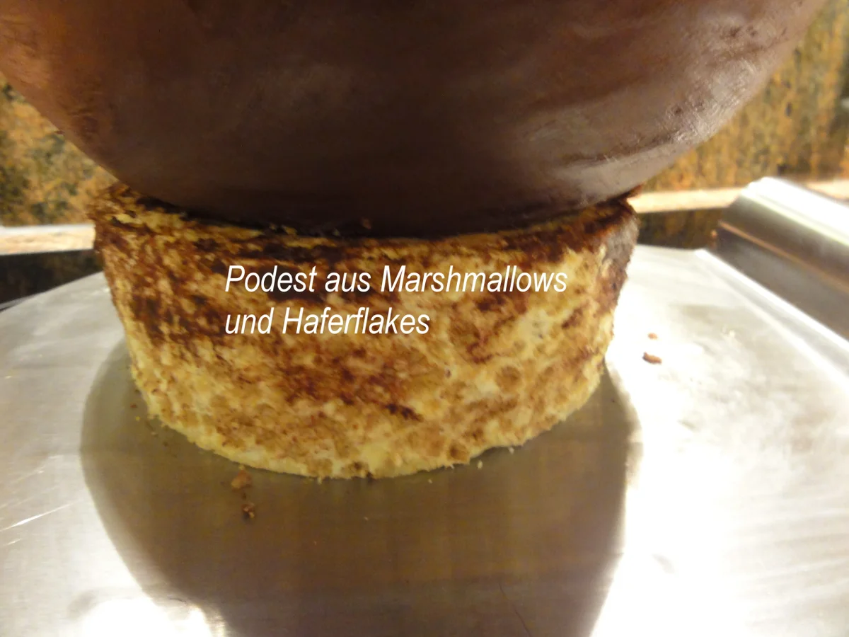 Rezept: Biskuit: BALLTORTE FÜR EINEN FUSSBALL~FAN Bild Nr. 8199 Biskuit: BALLTORTE FÜR EINEN FUSSBALL~FAN - Rezept - Bild Nr. 8199