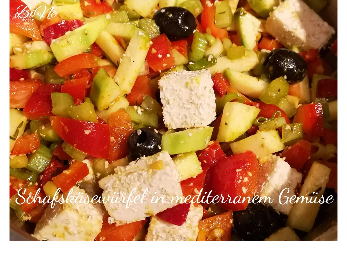 BiNe` S CRUNCHY SCHAFSKÄSEWÜRFEL IN MEDITERRANEM GEMÜSE - Rezept - Bild Nr. 8207
