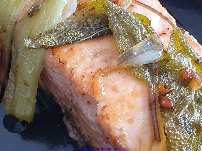 Lachsfilet mit gebratenen Salbei Blättern - Rezept - Bild Nr. 2