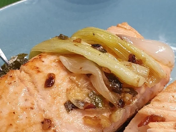 Lachsfilet mit gebratenen Salbei Blättern - Rezept - Bild Nr. 13