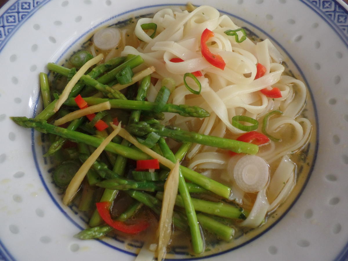 Scharfe Asia-Nudelsuppe mit Thai-Spargel - Rezept - Bild Nr. 8221