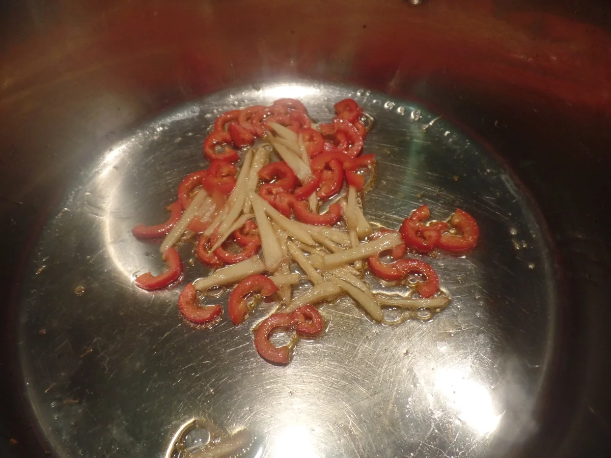 Scharfe Asia-Nudelsuppe mit Thai-Spargel - Rezept - Bild Nr. 8222