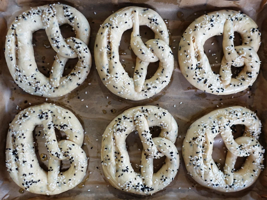 Gelaugte Schwarzkümmelbrezeln - Rezept - Bild Nr. 8225
