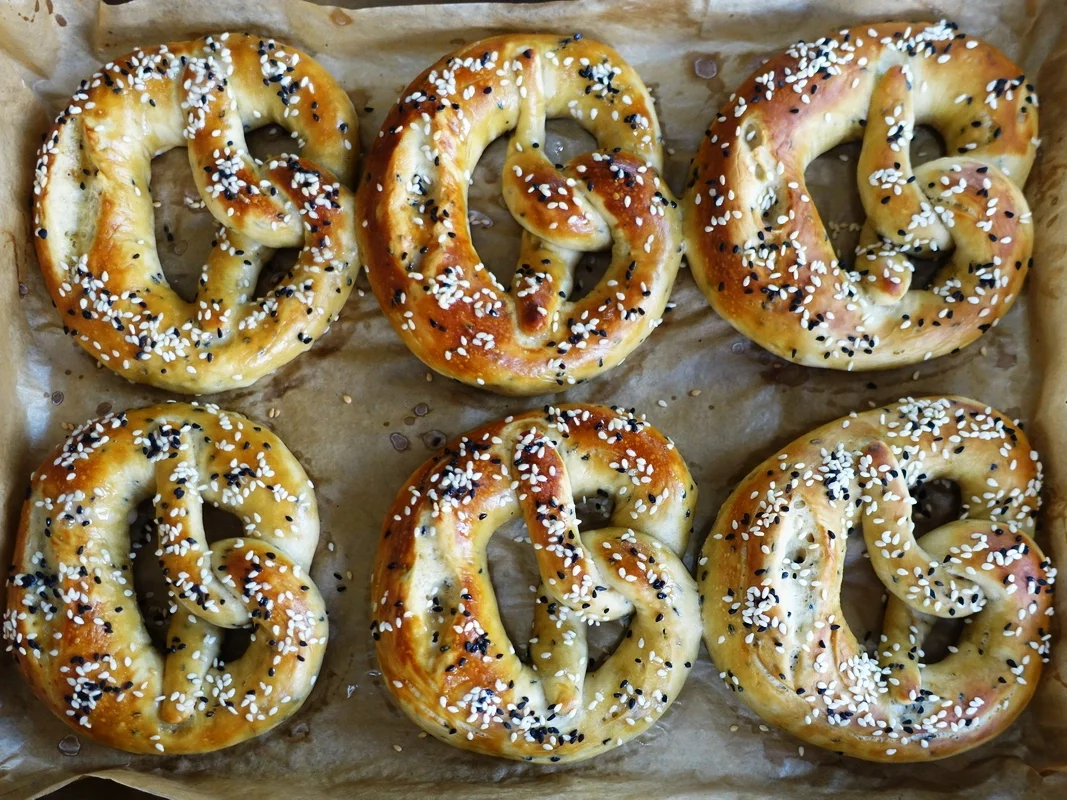 Gelaugte Schwarzkümmelbrezeln - Rezept - Bild Nr. 8226