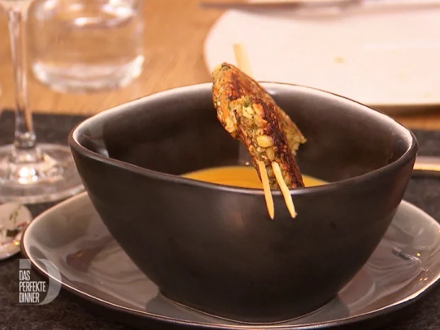 Süßkartoffel-Ingwer-Suppe mit Carabiniera-Garnele auf Zitronengras - Rezept - Bild Nr. 2