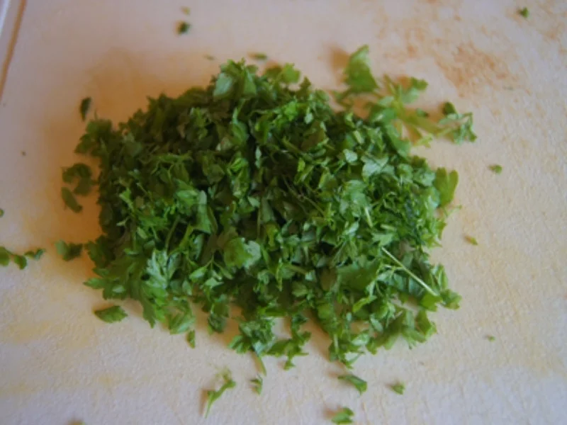 Spargel mit Kerbel-Butter, pochierten Ei und Drillingen - Rezept - Bild Nr. 8