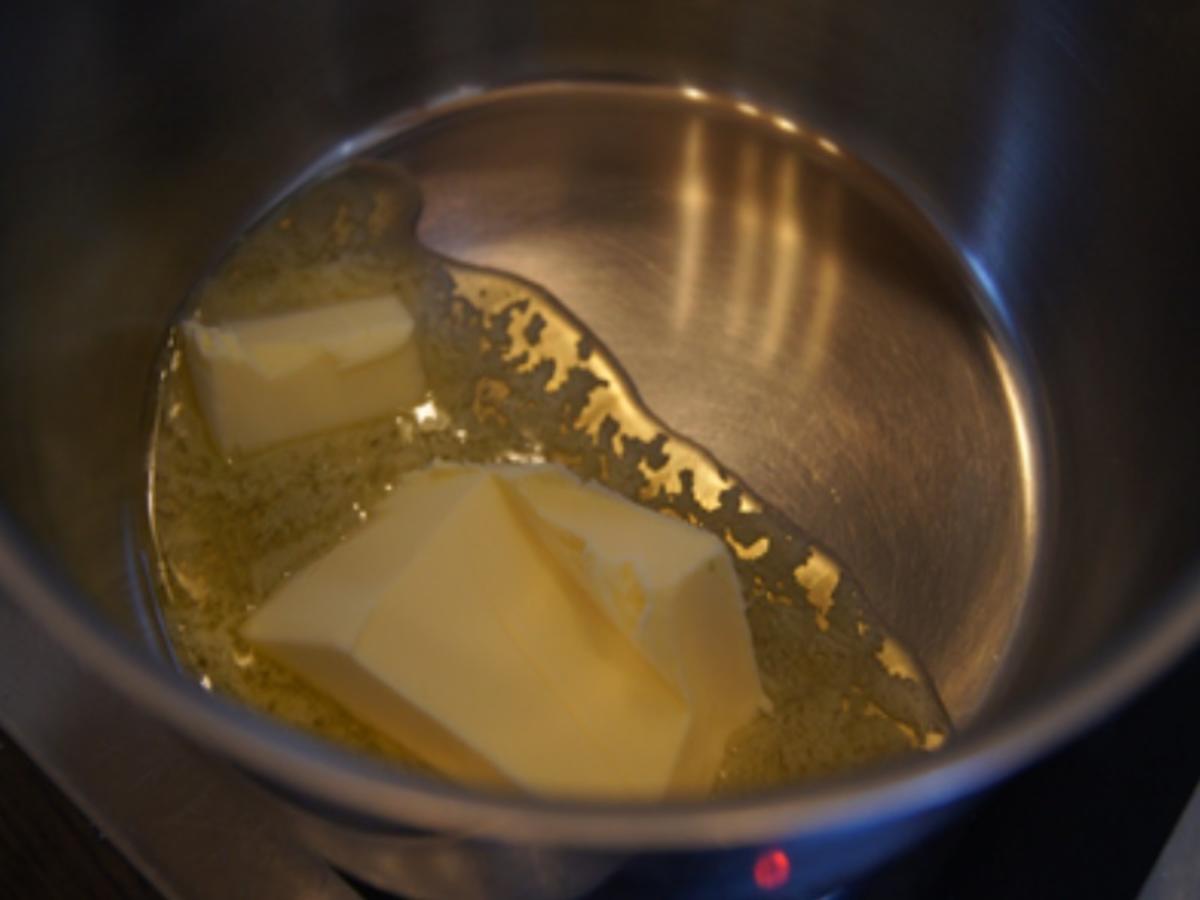 Spargel mit Kerbel-Butter, pochierten Ei und Drillingen - Rezept - Bild Nr. 9