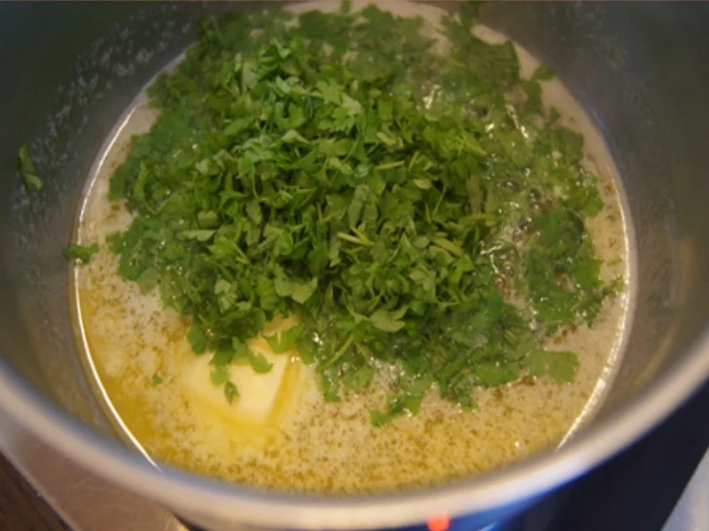 Spargel mit Kerbel-Butter, pochierten Ei und Drillingen - Rezept - Bild Nr. 10